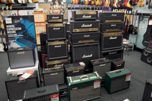 Read more about the article What Are the Differences Between a Bass Amp and a Guitar Amp?