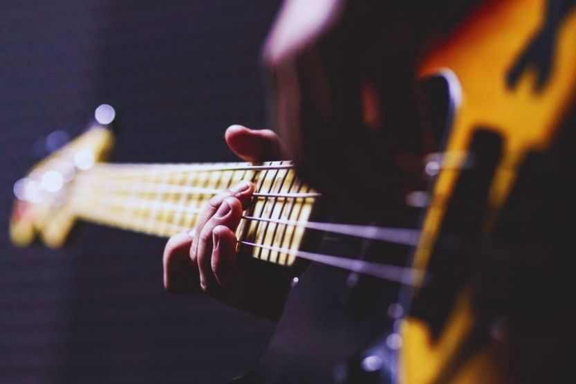 rosewood vs maple fretboard tone