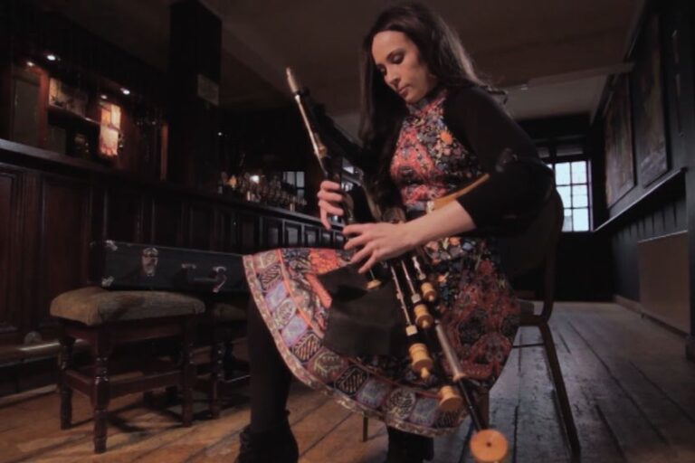 Irish Bagpipes Facts and Guide to Uilleann Pipes Musical Instrument Pro